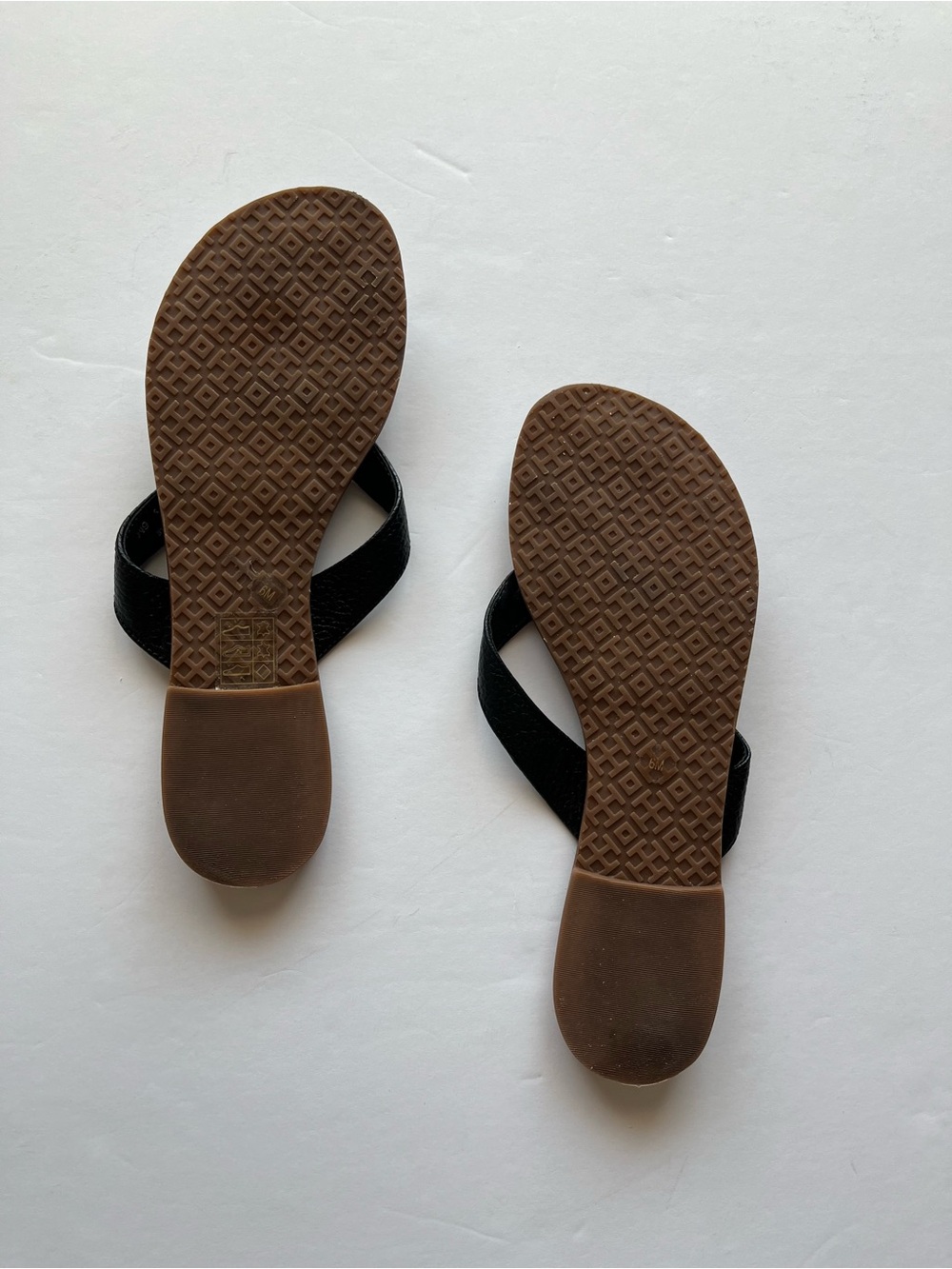 Tori Burch Thora Black Pebbled Leather Thong Sandals Size 6M - Picture 3 of 8